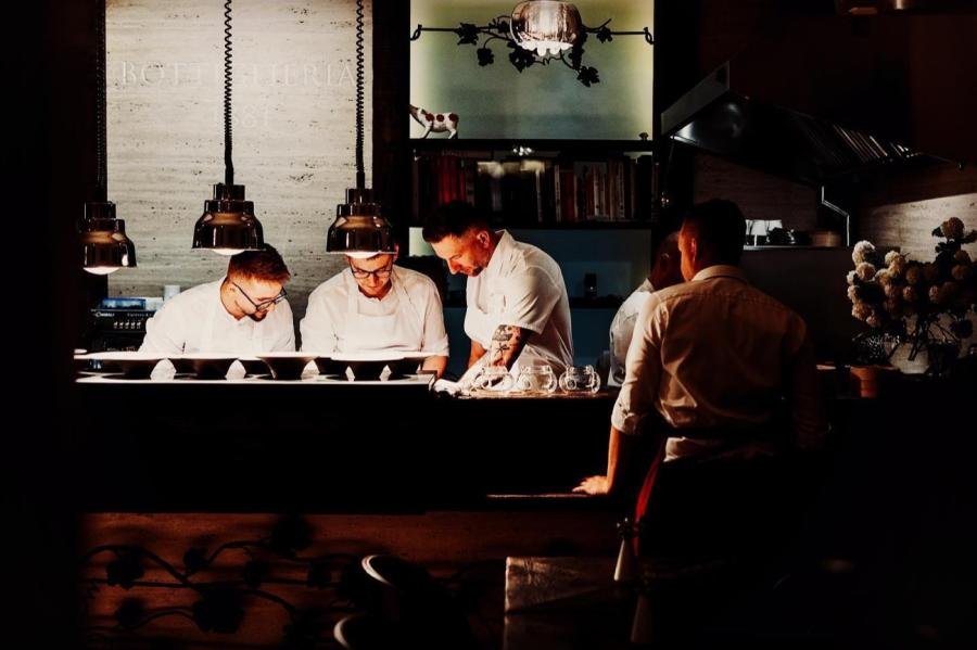 foto. Bottiglieria 1881